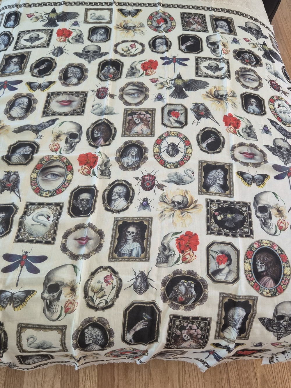 Alexander McQueen Cashmere Silk Cream Printed Portrait & Motif Scarf - Picture 2 of 4